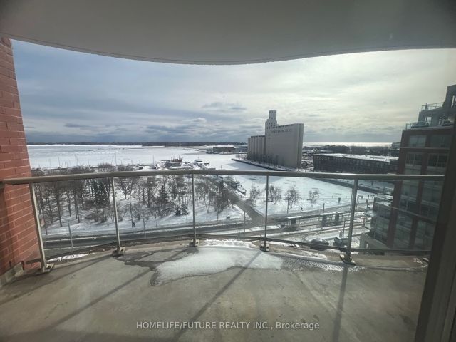 1022 - 550 Queens Quay W