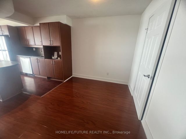 1022 - 550 Queens Quay W