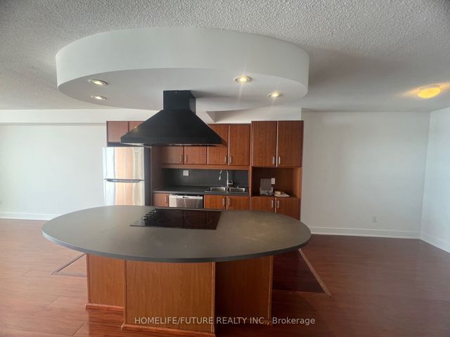 1022 - 550 Queens Quay W