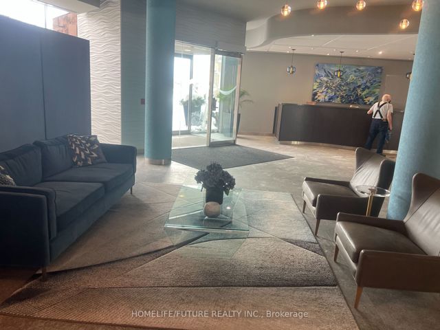1022 - 550 Queens Quay W