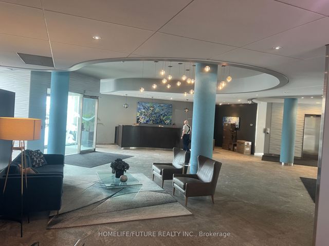 1022 - 550 Queens Quay W