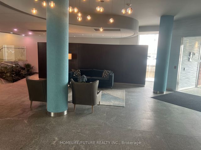 1022 - 550 Queens Quay W
