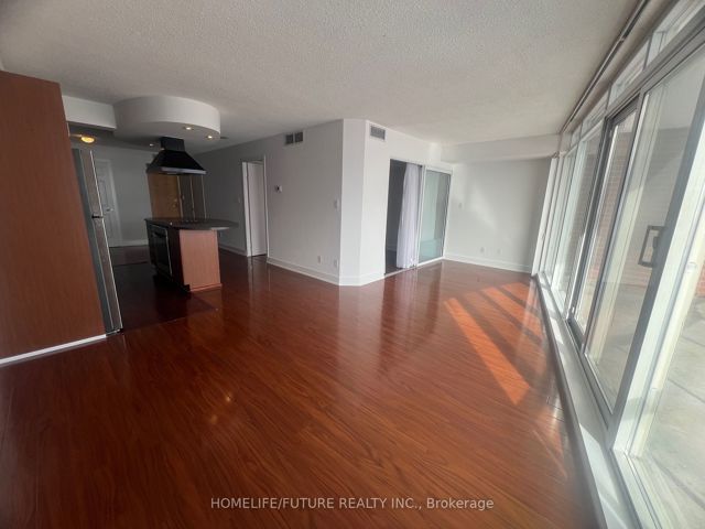 1022 - 550 Queens Quay W