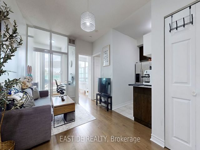 315 - 18 Holmes Ave