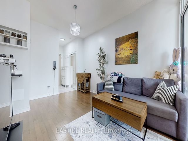 315 - 18 Holmes Ave
