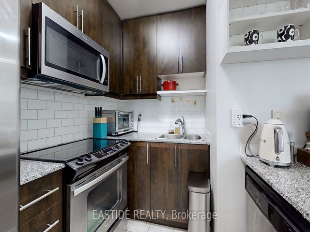 315 - 18 Holmes Ave