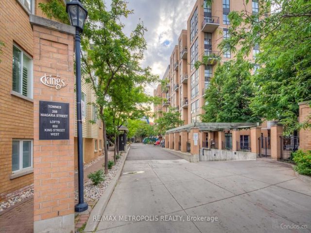 Th27 - 208 Niagara St