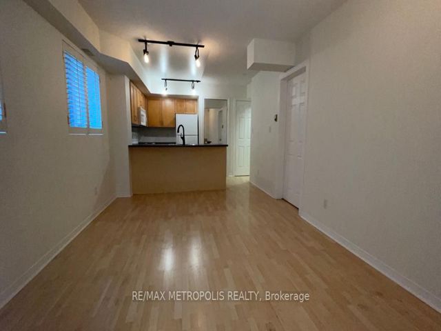 Th27 - 208 Niagara St