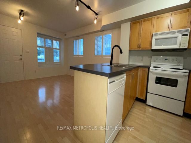 Th27 - 208 Niagara St