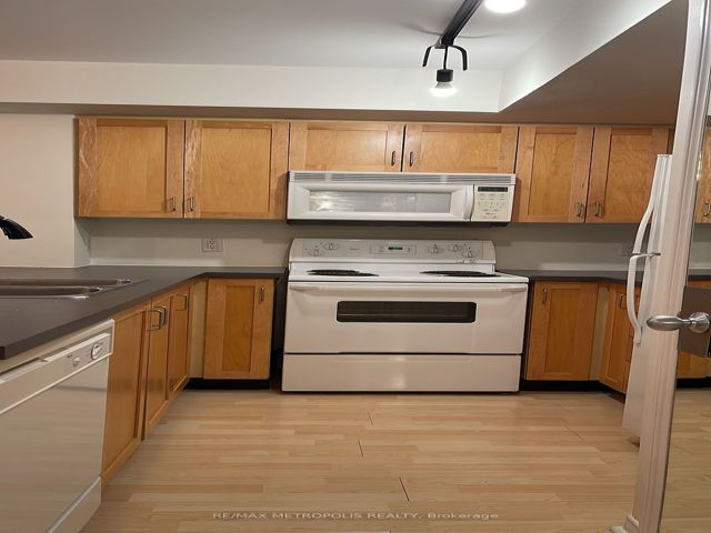 Th27 - 208 Niagara St