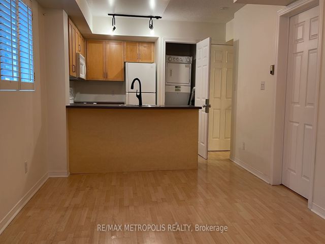 Th27 - 208 Niagara St