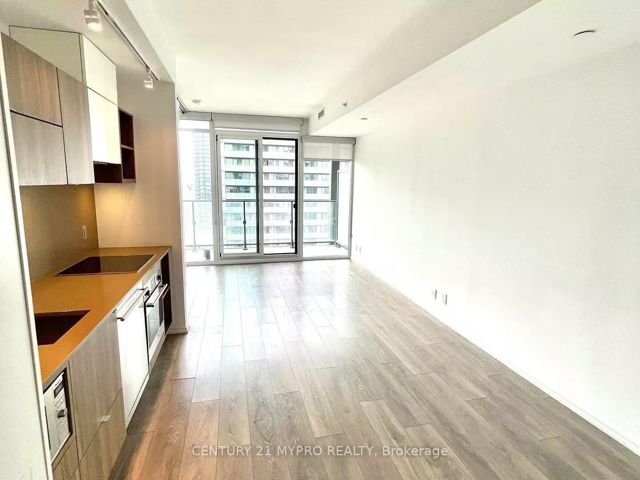 3210 - 125 Peter St