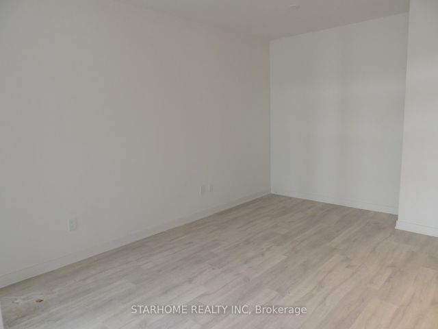 TH114 SW - 121 Lower Sherbourne St