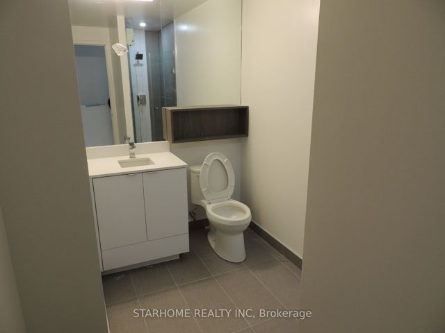 TH114 SW - 121 Lower Sherbourne St