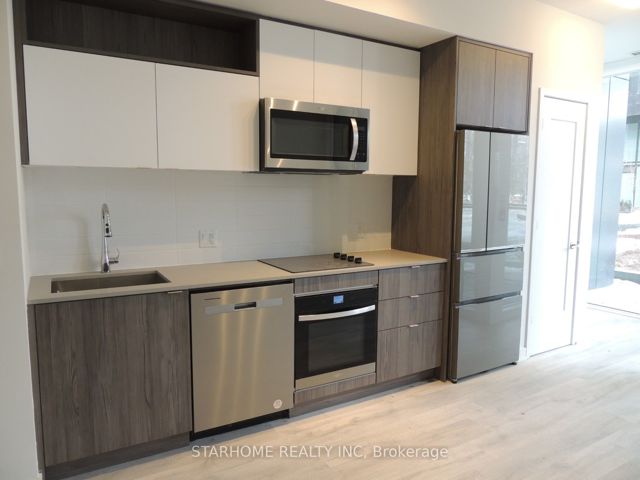 TH114 SW - 121 Lower Sherbourne St