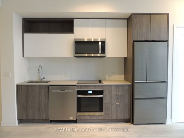TH114 SW - 121 Lower Sherbourne St