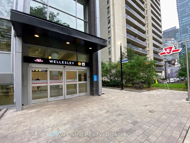 701 - 17 Dundonald St