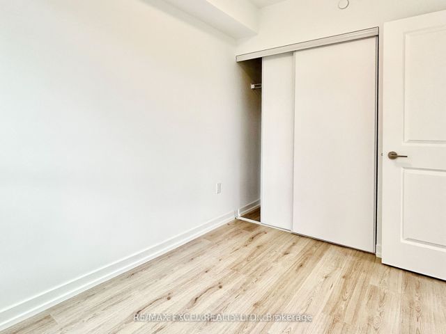 4110 - 395 Bloor St S