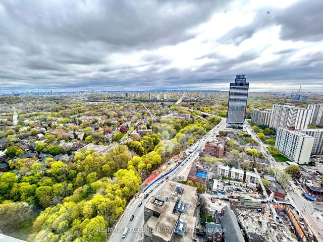4110 - 395 Bloor St S