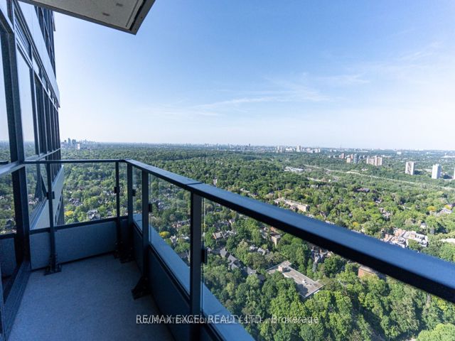 4110 - 395 Bloor St S