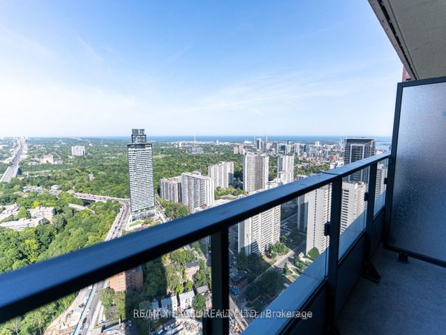 4110 - 395 Bloor St S