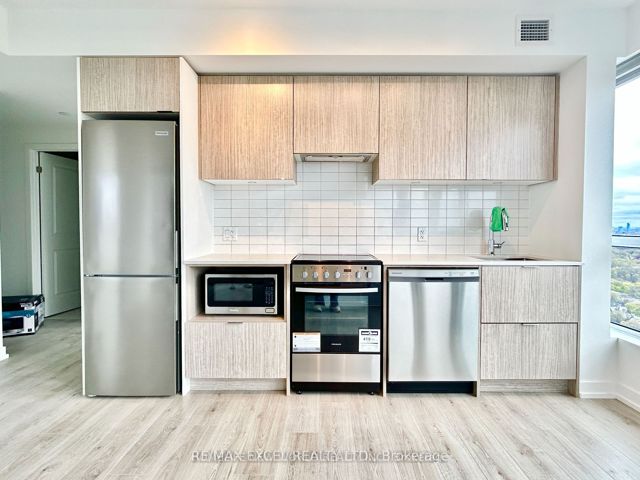 4110 - 395 Bloor St S