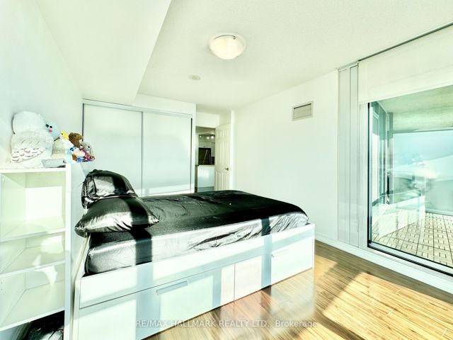 3812 - 30 Grand Trunk Cres