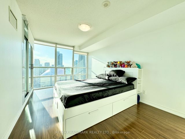 3812 - 30 Grand Trunk Cres