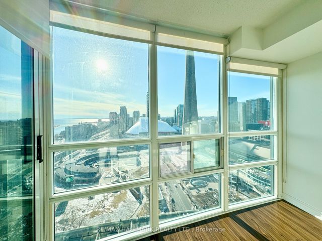 3812 - 30 Grand Trunk Cres