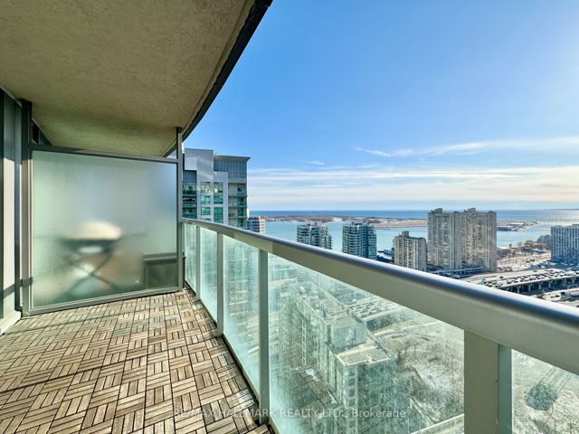 3812 - 30 Grand Trunk Cres