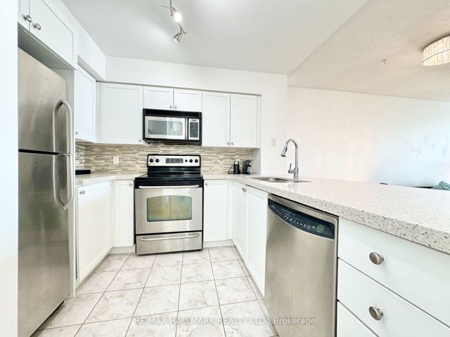 3812 - 30 Grand Trunk Cres