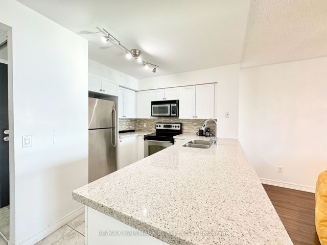 3812 - 30 Grand Trunk Cres