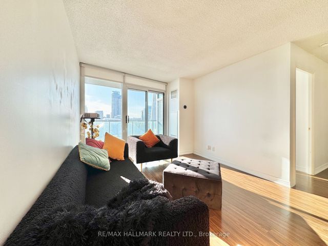 3812 - 30 Grand Trunk Cres