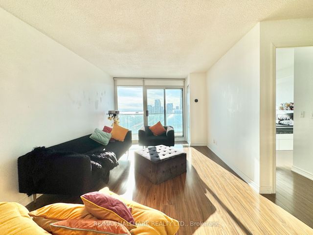 3812 - 30 Grand Trunk Cres
