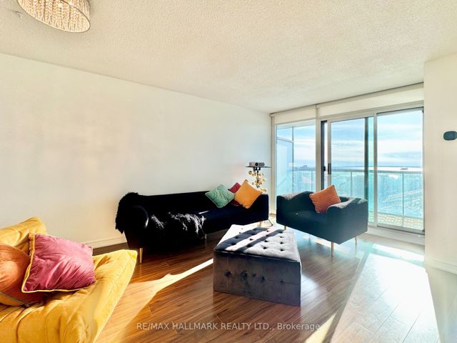 3812 - 30 Grand Trunk Cres