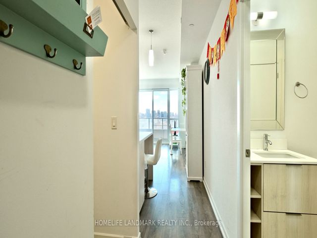 904 - 50 Forest Manor Rd