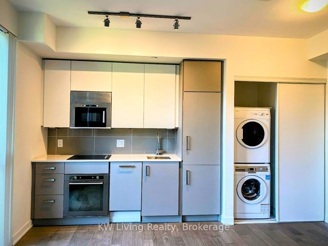 406 - 17 Dundonald St