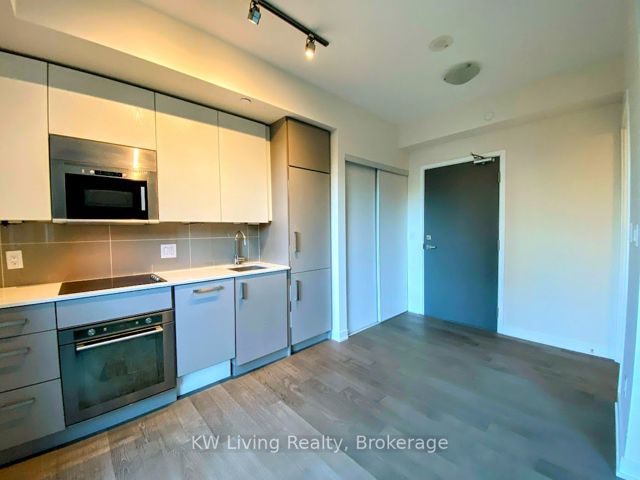 406 - 17 Dundonald St