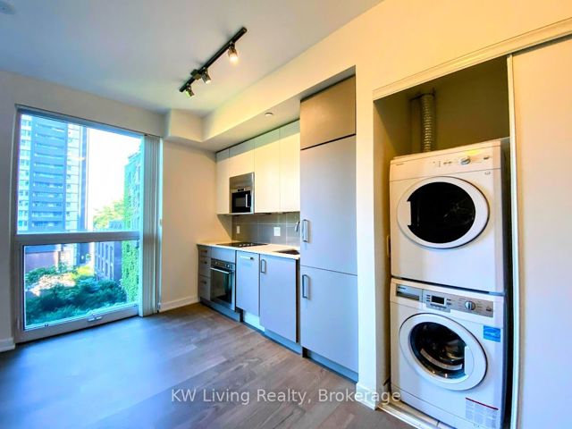 406 - 17 Dundonald St