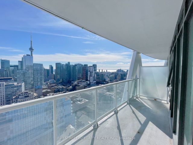 3317 - 230 Simcoe St
