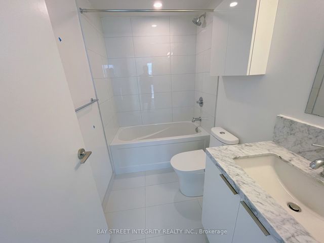 3317 - 230 Simcoe St