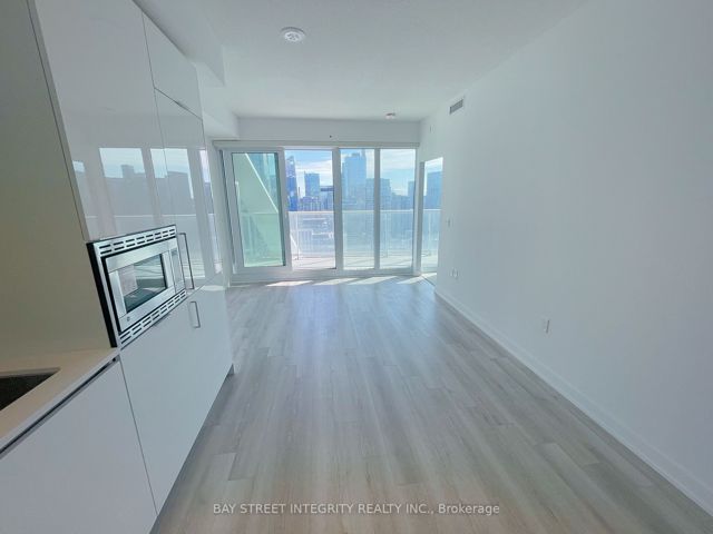 3317 - 230 Simcoe St