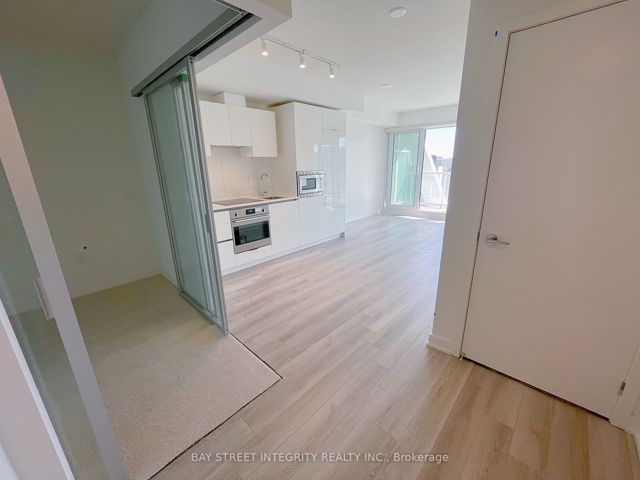 3317 - 230 Simcoe St