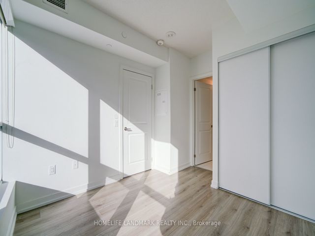 2302 - 395 Bloor St E