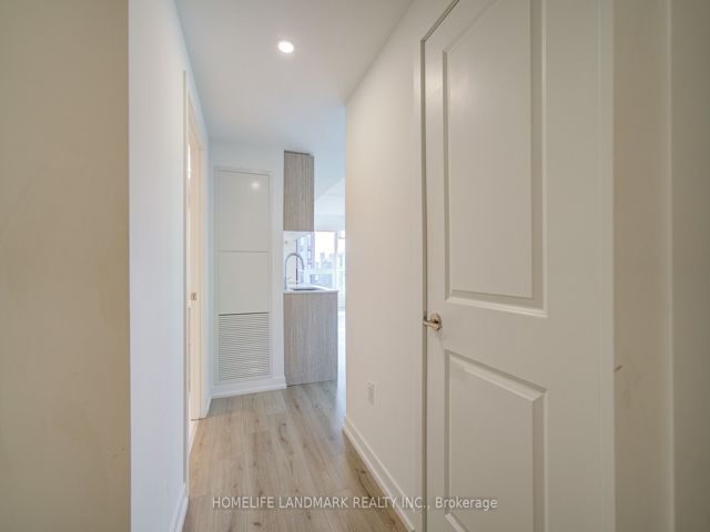 2302 - 395 Bloor St E