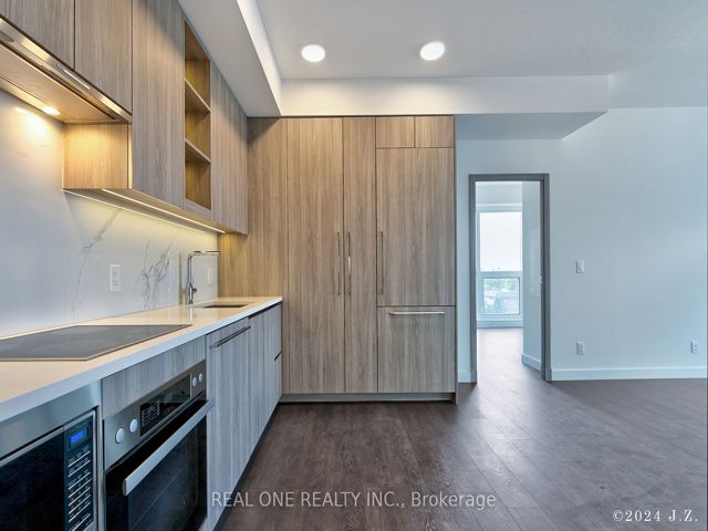906 - 27 Mcmahon Dr