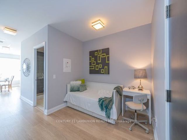909 - 2 Anndale Dr