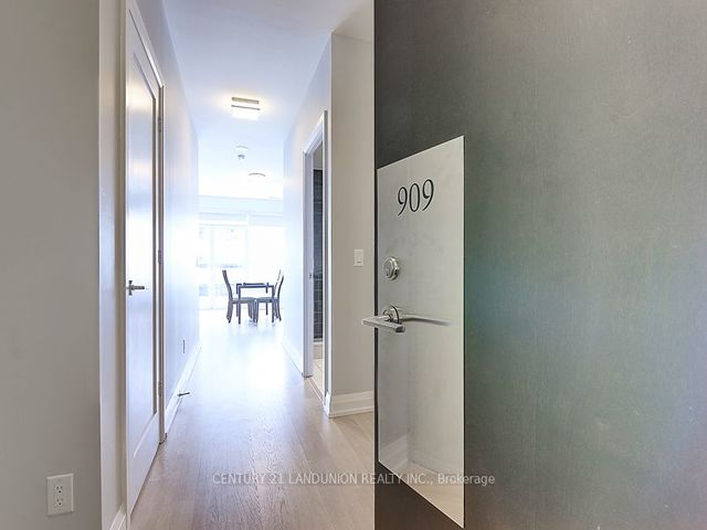 909 - 2 Anndale Dr