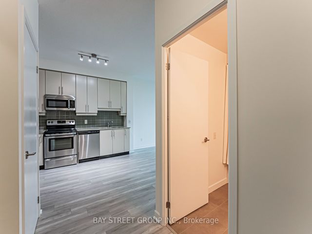 2907 - 33 Bay St
