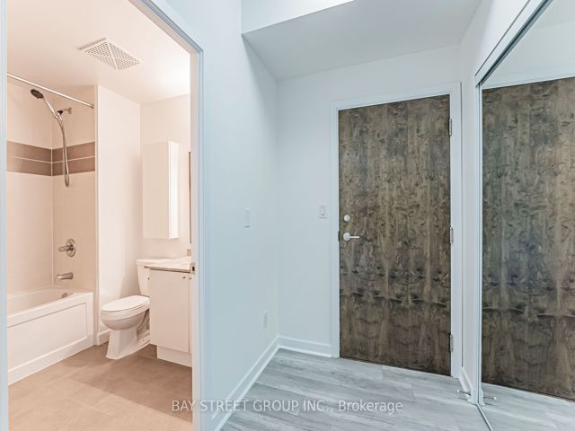 2907 - 33 Bay St